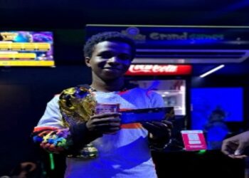 Salim with the trophy
